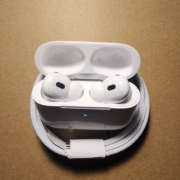 Airpods Pro 2nd generation - Picture 2 of 5